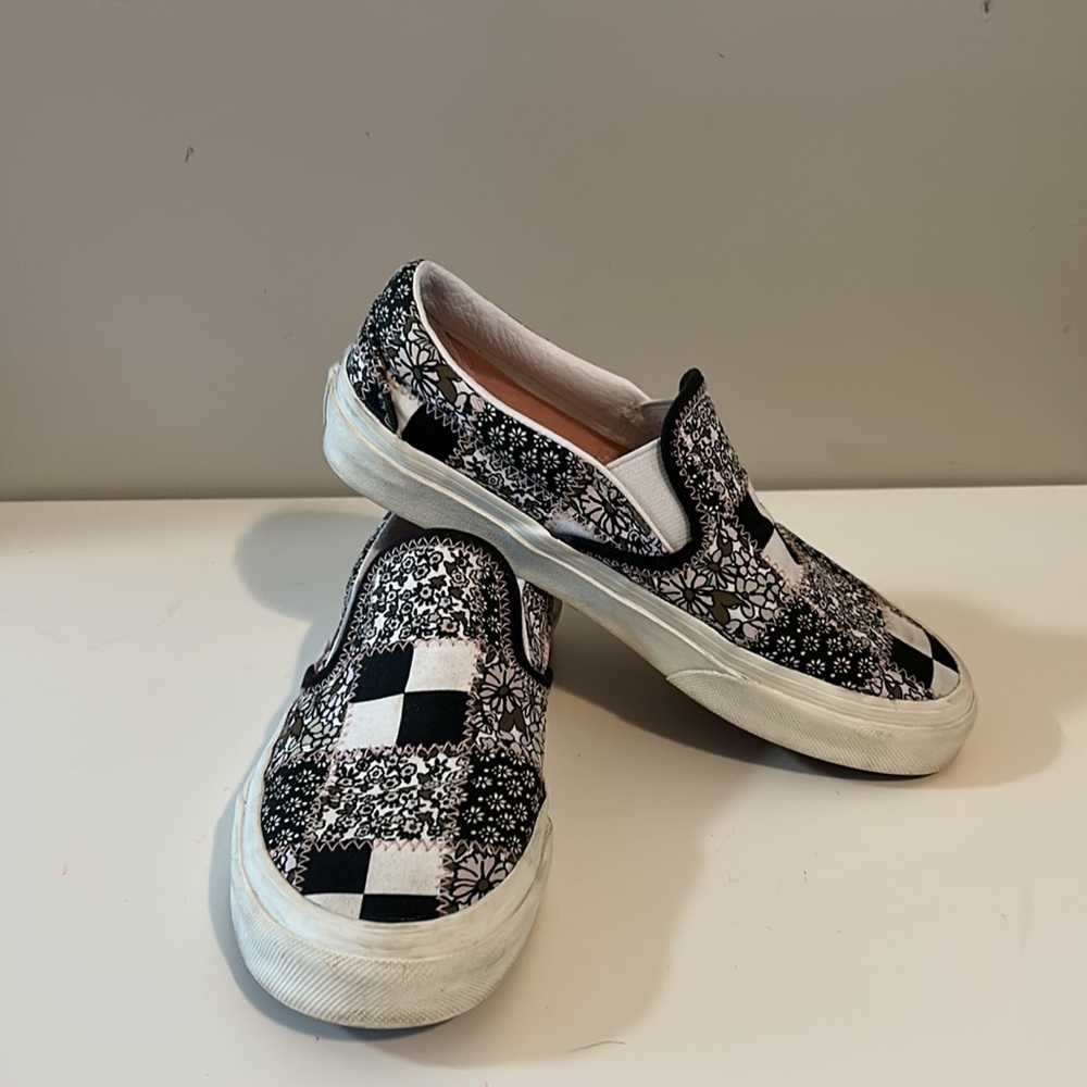 💕🖤VANS SLIDE ON WOMAN SIZE 6